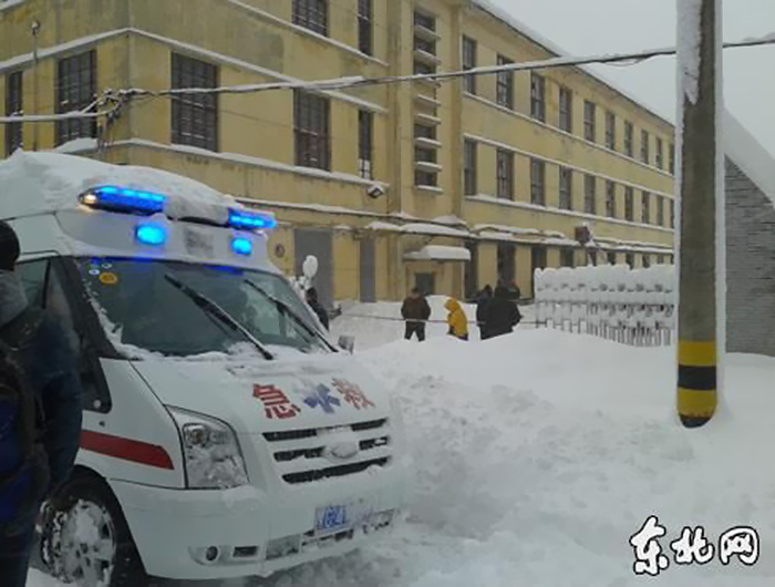 牡丹江厂房因暴雪坍塌现场