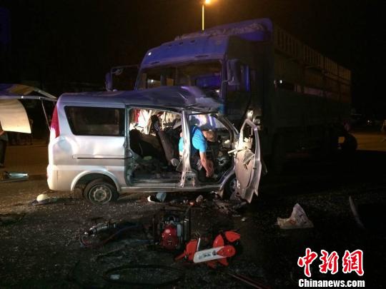 37705820 哈尔滨机场路重特大交通变乱现场