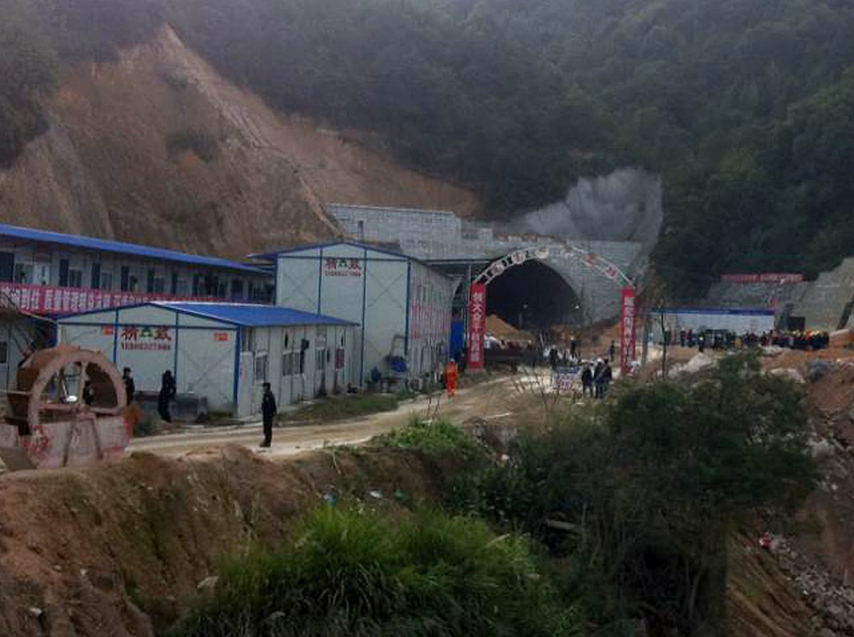 福建雅何在建高速隧道产生坍塌 21人被埋