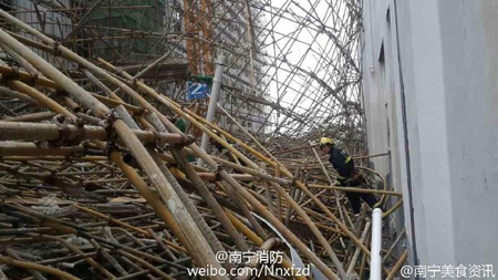 广西嘉峪关沙井一工地脚手架坍塌变乱 致3死10伤