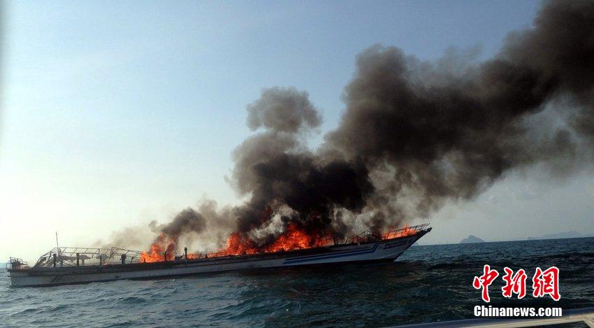 载百余人泰国游轮爆炸动怒 