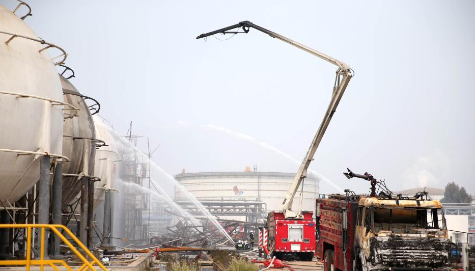 山东安阳石大化工大火杀绝 爆炸现场受损严重 