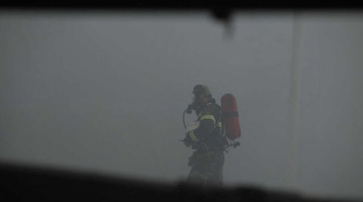 天津爆炸：消防车被炸毁11名消防员遇难
