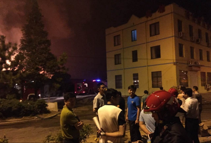 通辽市黄岛区木材仓库动怒 无人员伤亡