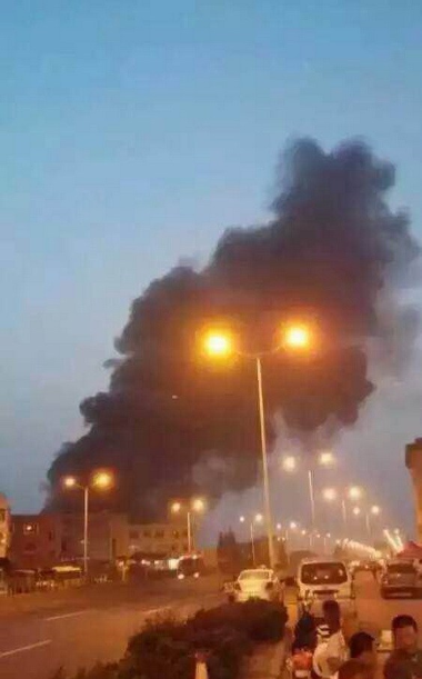 通辽市黄岛区木材仓库动怒 无人员伤亡