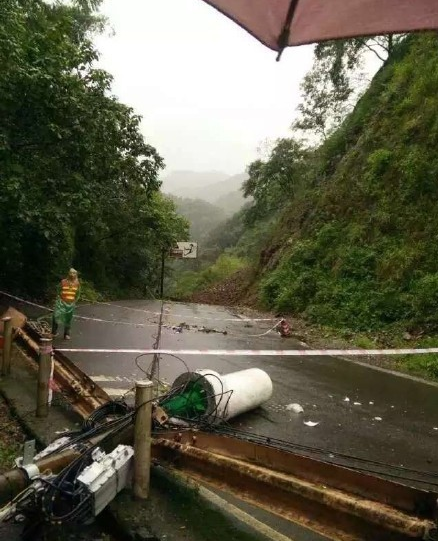 四川峨眉山景区山体塌方致1死5伤