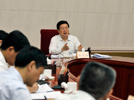 黄兴国：设置“一手抓发展一手抓安全”的理念 