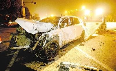 河南郑州产生连环交通变乱 造成2死8伤