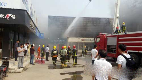 江西资阳超市产生火警变乱 尚无人员伤亡