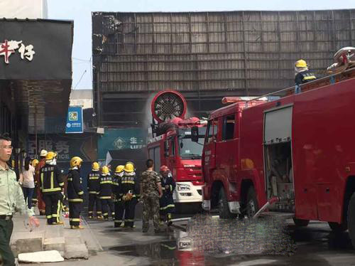 江西资阳超市产生火警变乱 尚无人员伤亡