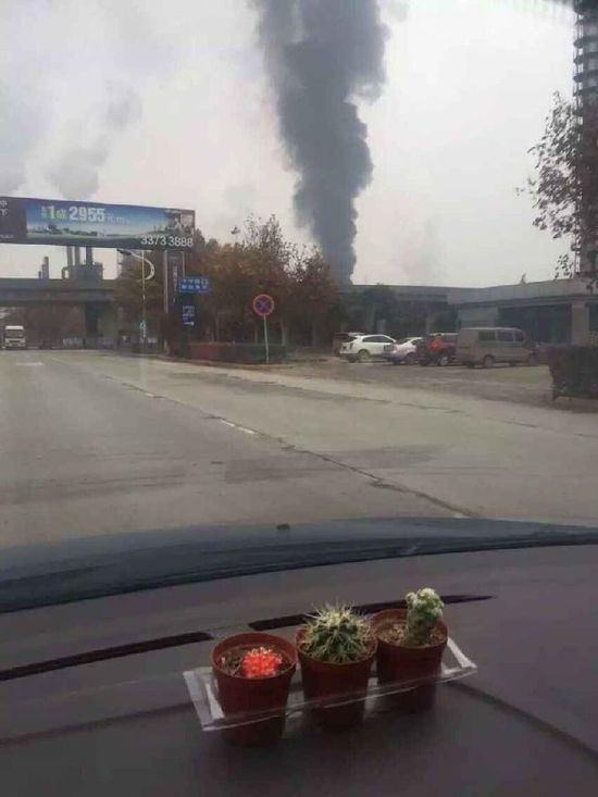 陕西咸阳炼油厂产生爆炸引发火警