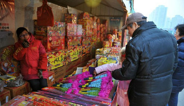 北京安监：春节期间遇雾霾烟花爆竹将禁售 