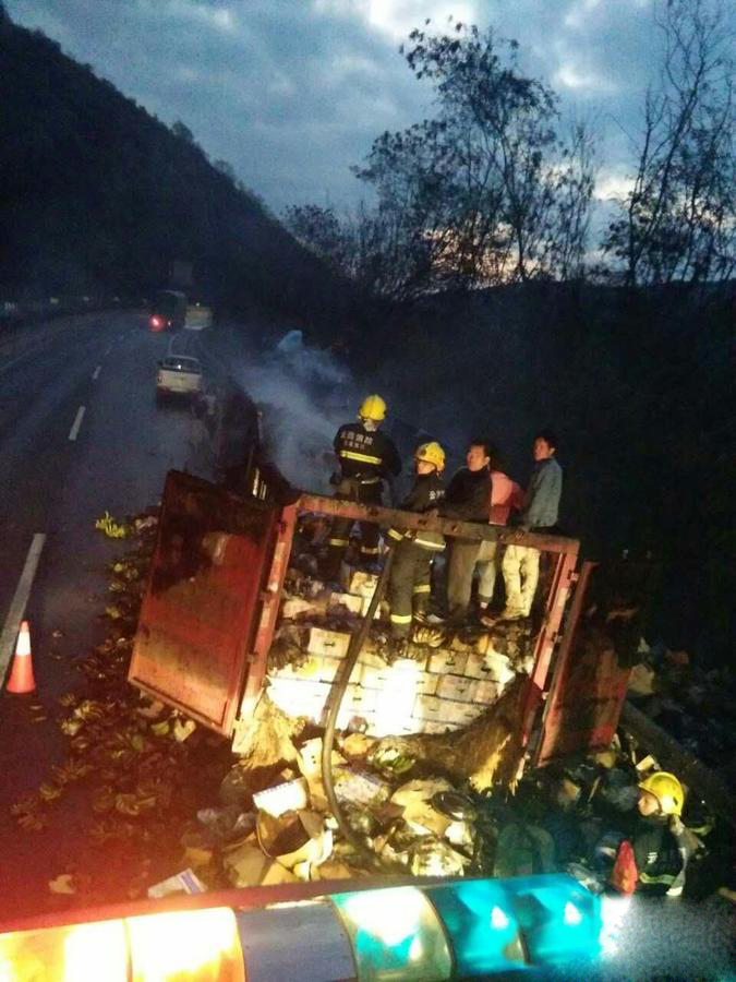 昆磨高速产生货车动怒变乱 交警提醒审慎驾驶 