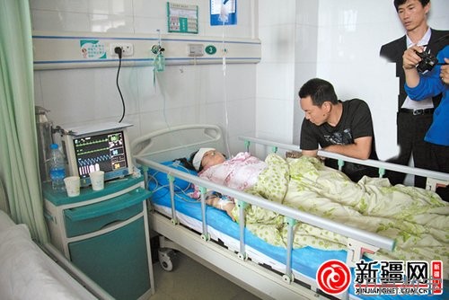 新疆坠40米深沟致15死大巴变乱系司机操作不当