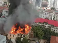 工人失慎引爆油桶瞬间被炸飞