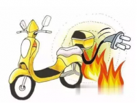 又一路电瓶车充电引发的惨案！！