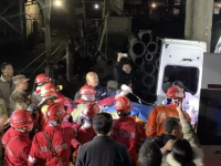都在世！！！被困84小时后，，四川杉木树煤矿透水变乱被困13人全被救出
