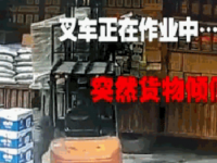 叉车侧翻，，，想在世？？？请记住这个姿势！！！